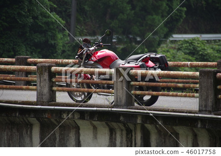 On the passing bridge On the passing bridge 46017758
