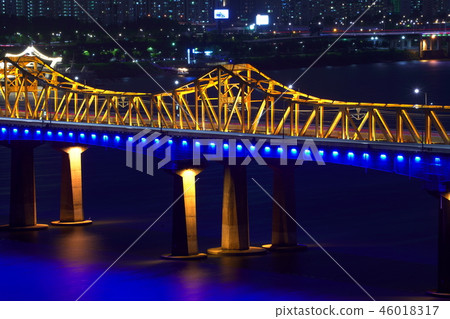 Night view of Dongho Bridge in Han River 46018317