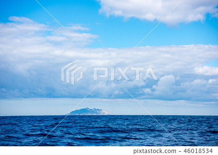 神靈居住在Okinoshima [福岡]的島嶼 46018534