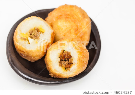 Preparation steps of Colombian stuffed potatoes 46024187