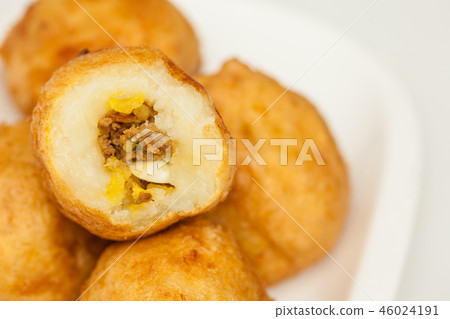 Preparation steps of Colombian stuffed potatoes 46024191