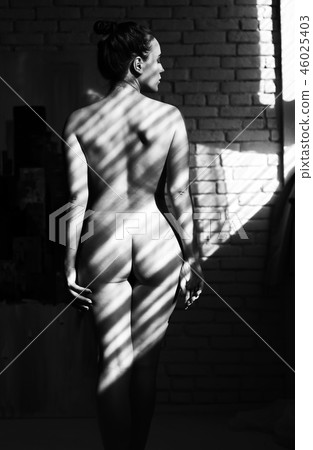 Black and white portrait of a naked girl 46025403