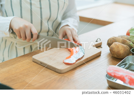 三文魚 鮭魚 主婦 46031402