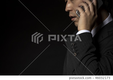 Businessmen calling on smartphone Businessmen calling on smartphone 46032173