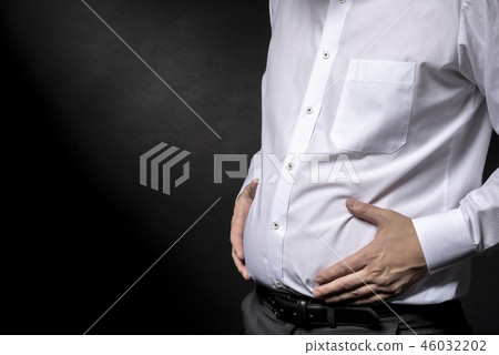 關心肥胖肚子的男人 46032202