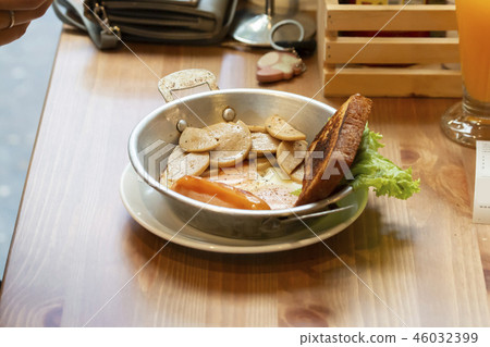 Thai Pan fried egg. 46032399