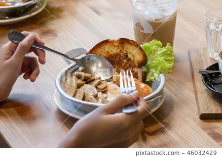 Thai pan-fried egg with toppings. 46032429