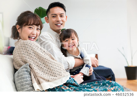 Family parenting portrait Family parenting portrait 46032536
