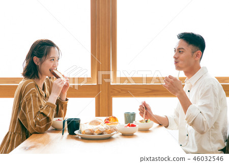 Couple meal new life 46032546