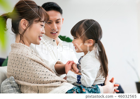 Family parenting portrait Family parenting portrait 46032565