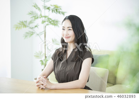 年輕的女士 46032893