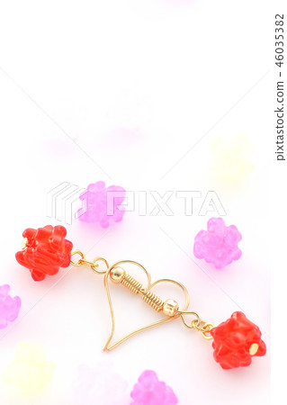 Pierced heart 46035382