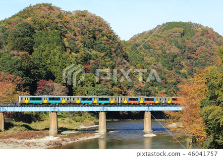 Mizugori Line "Autumn Mountains and Colorful Trains" 46041757