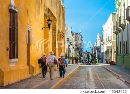 Mariachi on the streets of colonial Campeche city 46042912