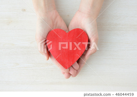 Heart's gift 46044459