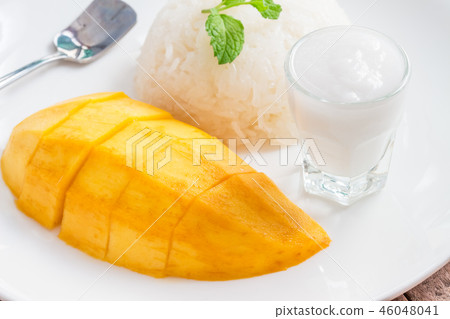 Mango and sticky rice, Thai desserts Mango and sticky rice, Thai desserts 46048041