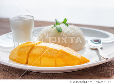 Mango and sticky rice, Thai desserts Mango and sticky rice, Thai desserts 46048042
