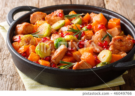 Delicious chicken cooked with vegetables Delicious chicken cooked with vegetables 46049766