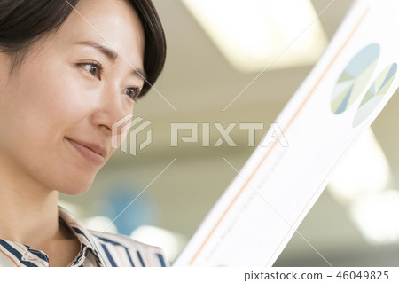 職業女性活潑的工作環境 46049825