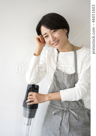 Beautiful favorite cute housewife struggling to year-end cleaning 46051603