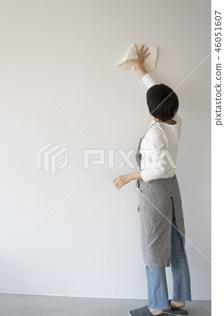 Beautiful favorite cute housewife struggling to year-end cleaning 46051607