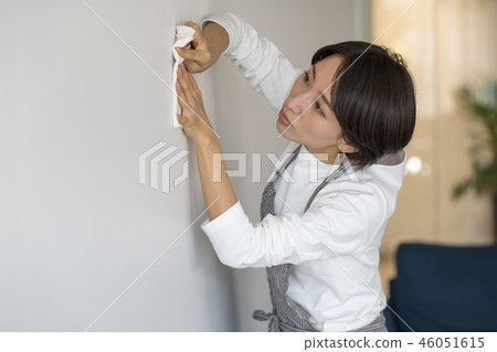 Beautiful favorite cute housewife struggling to year-end cleaning Beautiful favorite cute housewife struggling to year-end cleaning 46051615