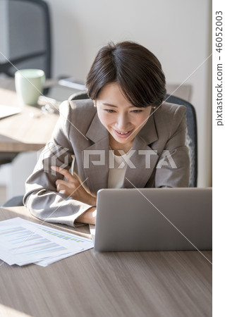 Women career women who lively work hard at work reform 46052003