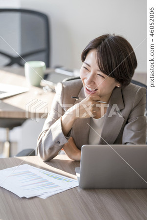 Women career women who lively work hard at work reform 46052006