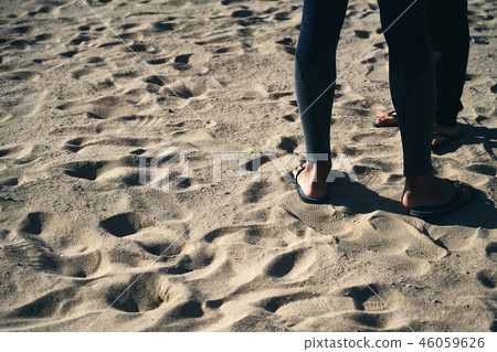 The foot of a surfer preparing to surf The foot of a surfer preparing to surf 46059626
