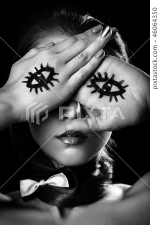drawn eyes on palms 46064350