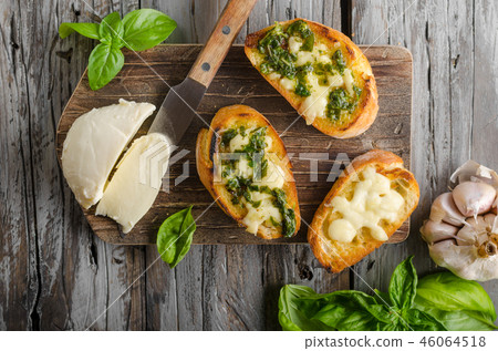 Garlic herbs toast with fresh mozzarella 46064518