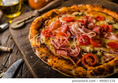 Rustic old style vintage pizza 46065158