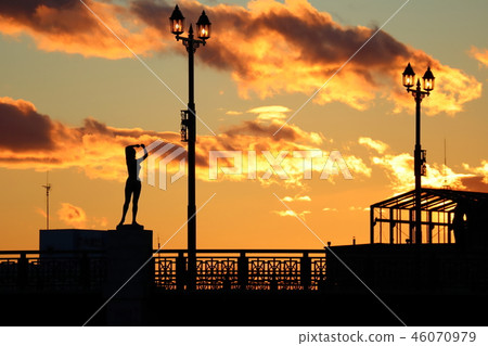 Nemmai橋和深秋的日落 46070979