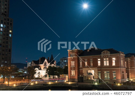 Mojiko Retro in full moon [Fukuoka prefecture Kitakyushu city] 46072797