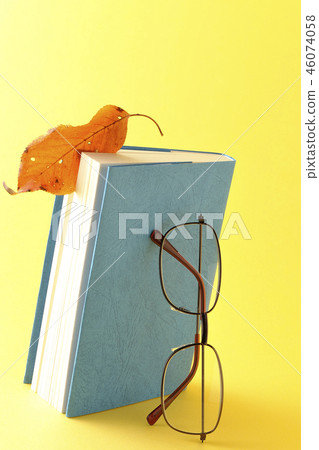Reading glasses and books 46074058