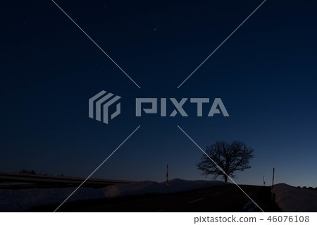 Melting hills and winter trees Mikamachi 46076108