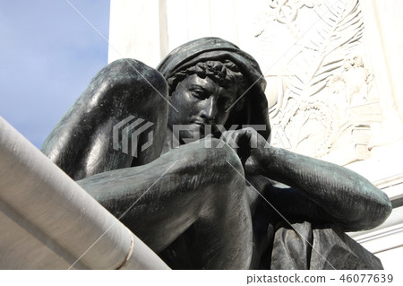Monument to Cavour on the square Monument to Cavour on the square 46077639