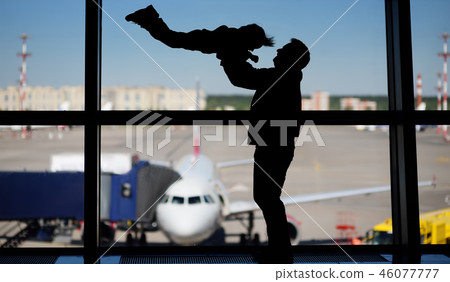 Family with little boy at international airport 46077777