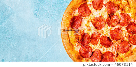 Pepperoni Pizza, top view. 46078114