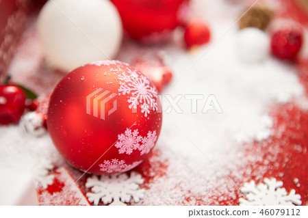 Red and white gift boxes on xmas background Red and white gift boxes on xmas background 46079112