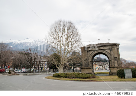 Aosta Augustus（意大利瓦萊達奧斯塔）的凱旋門 46079928