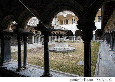 Aosta Sant'Orso教堂的走廊(意大利瓦萊達奧斯塔) Aosta Sant'Orso教堂的走廊(意大利瓦萊達奧斯塔) 46079930
