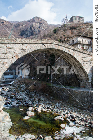 奧斯塔山谷羅馬橋Pont-Saint-Martin(意大利瓦萊達奧斯塔) 奧斯塔山谷羅馬橋Pont-Saint-Martin(意大利瓦萊達奧斯塔) 46079981