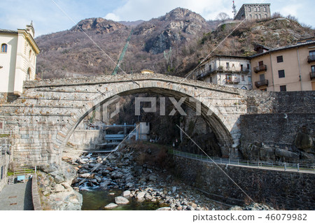 奧斯塔山谷羅馬橋Pont-Saint-Martin(意大利瓦萊達奧斯塔) 奧斯塔山谷羅馬橋Pont-Saint-Martin(意大利瓦萊達奧斯塔) 46079982