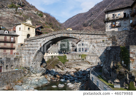 奧斯塔山谷羅馬橋Pont-Saint-Martin(意大利瓦萊達奧斯塔) 奧斯塔山谷羅馬橋Pont-Saint-Martin(意大利瓦萊達奧斯塔) 46079988