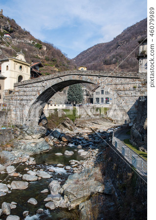 奧斯塔山谷羅馬橋Pont-Saint-Martin(意大利瓦萊達奧斯塔) 奧斯塔山谷羅馬橋Pont-Saint-Martin(意大利瓦萊達奧斯塔) 46079989