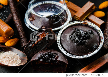 Muffin dark chocolate lava with chocolate chip. Muffin dark chocolate lava with chocolate chip. 46080150