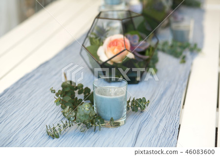 Florarium with fresh succulent and rose flowers Florarium with fresh succulent and rose flowers 46083600