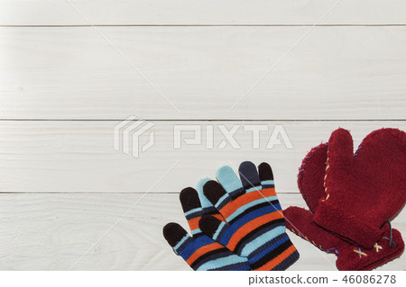 Winter children's mittens lie Winter children's mittens lie 46086278