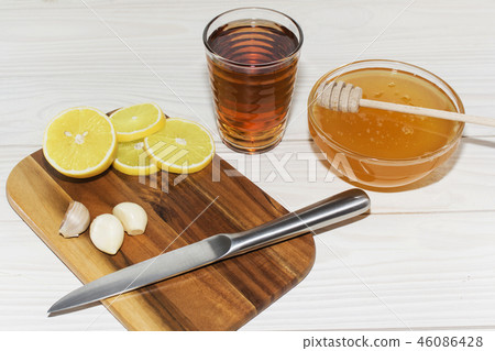 Honey, garlic, lemon - natural medicine 46086428